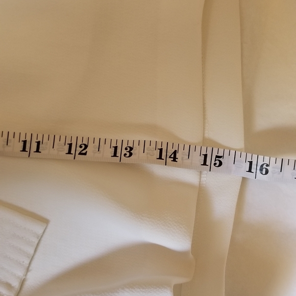 Women's Crepe Tie Waist shorts, new w/ tags - Picture 4 of 9